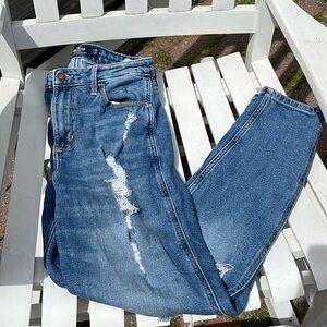 ☀️Hollister Ultra High Rise Mom Jeans Size 7R
